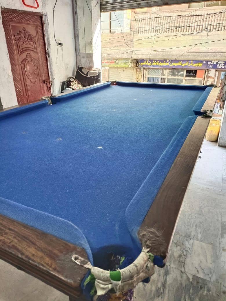SNOOKER TABLE 0