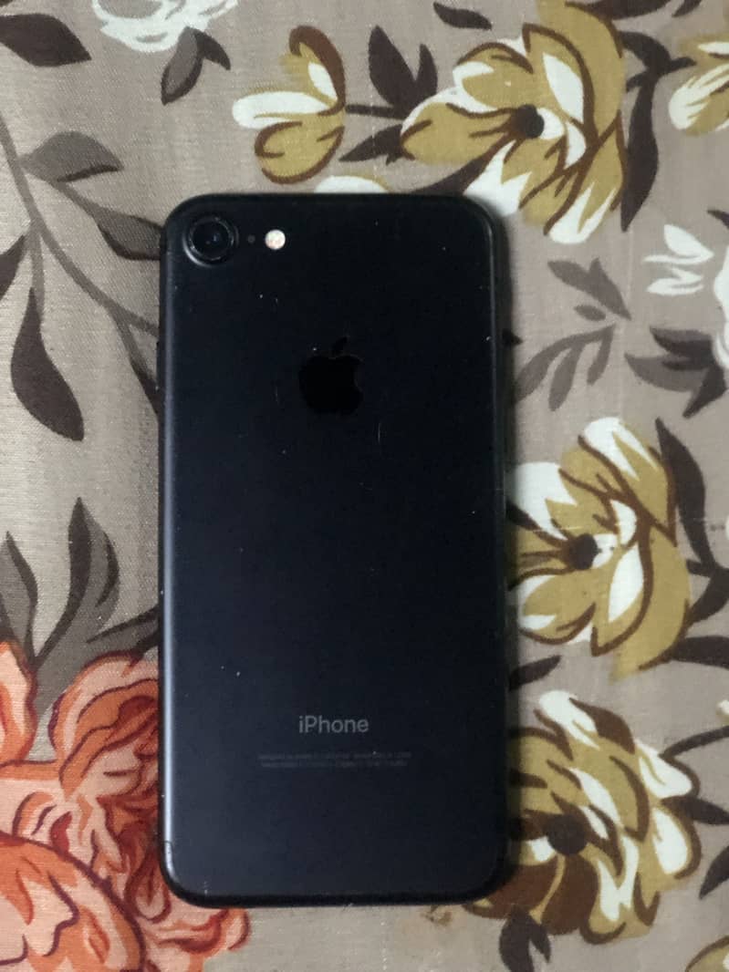 Apple iPhone 7 1