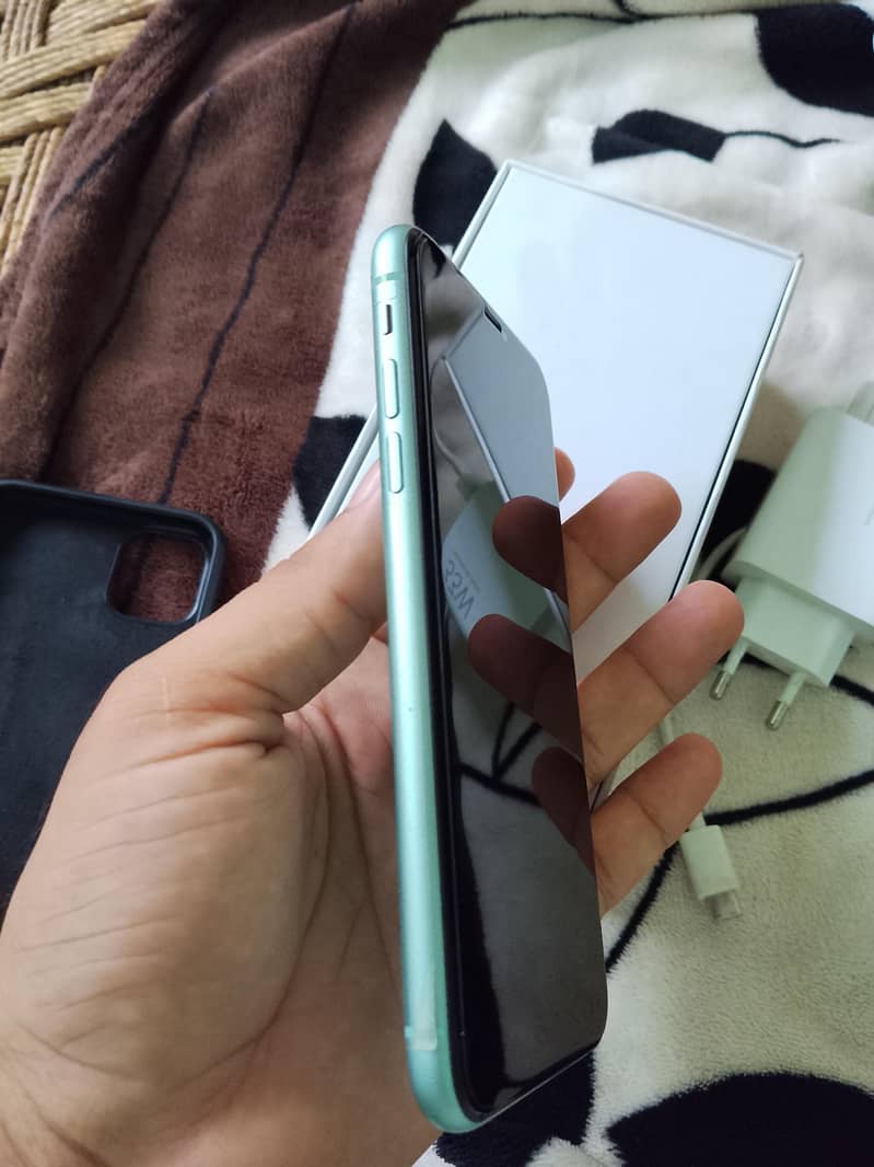 Apple iPhone 11 3
