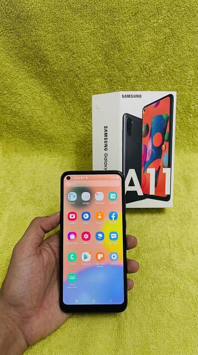 Samsung Galaxy A11 — 3GB / 32GB — Black — Complete Box
