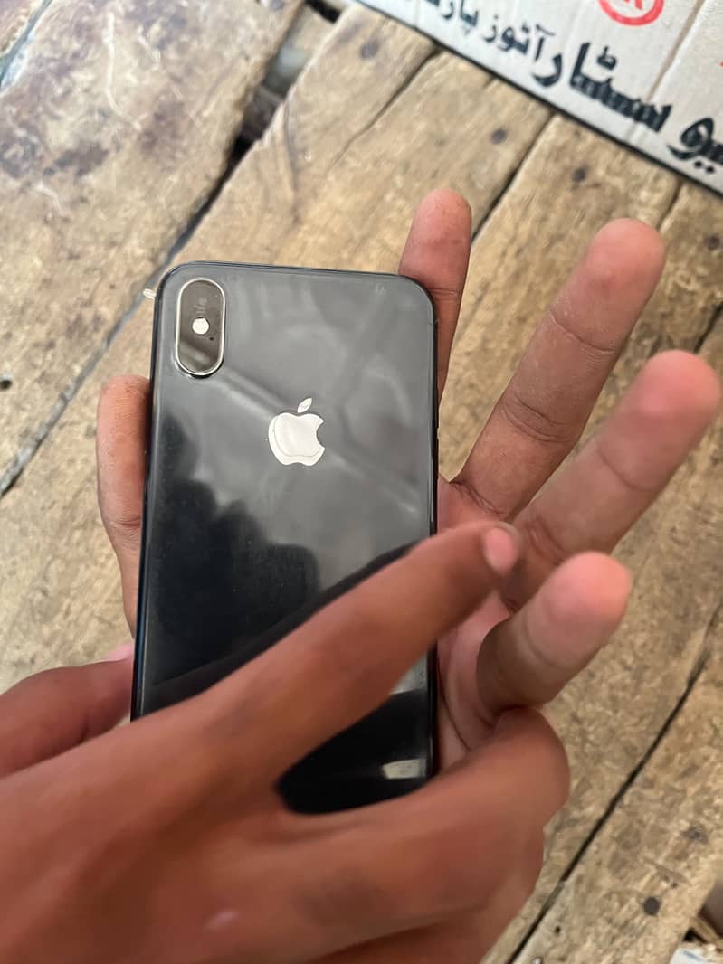 Apple iPhone XS 4