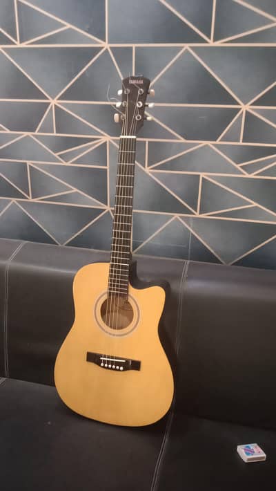 Yamaha very good guitar everything in good condition with truss rod