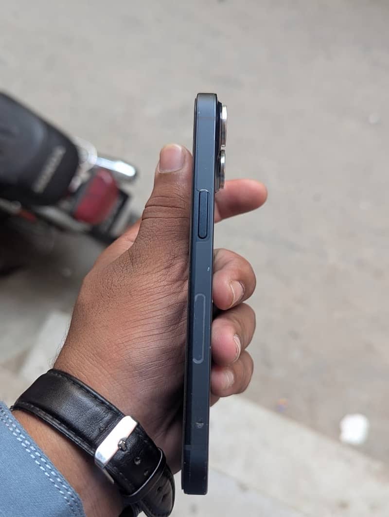 Apple iPhone 14 4