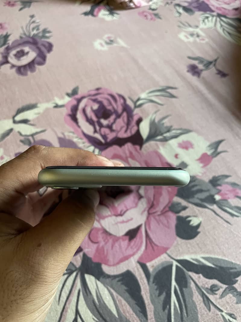 Apple iPhone 11 3