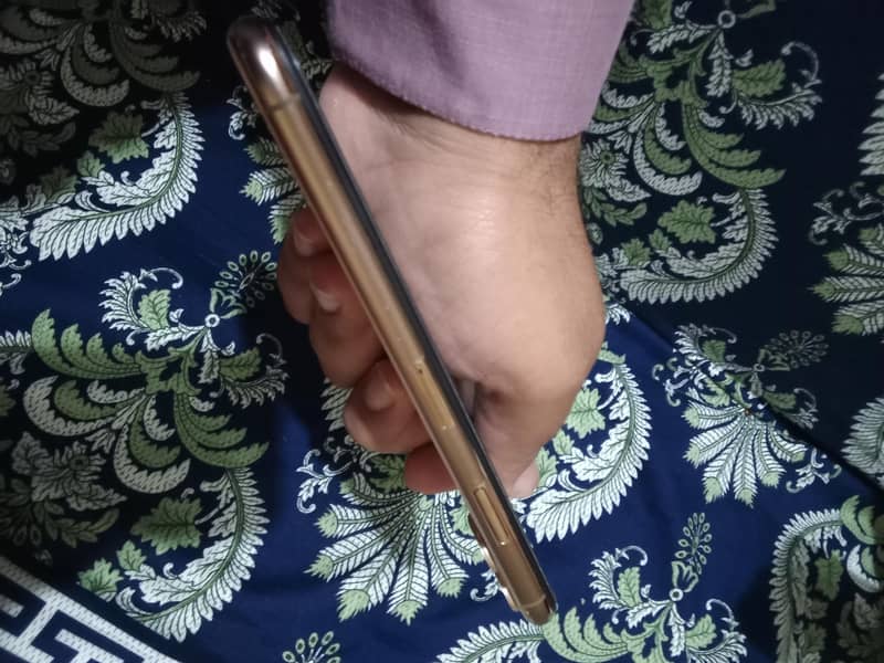 Apple iPhone 11 Pro Max 2
