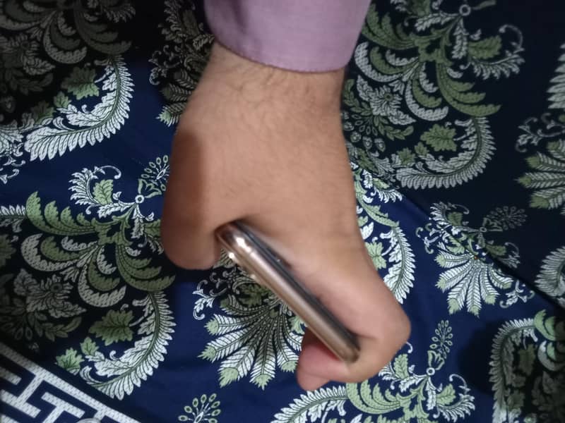Apple iPhone 11 Pro Max 4