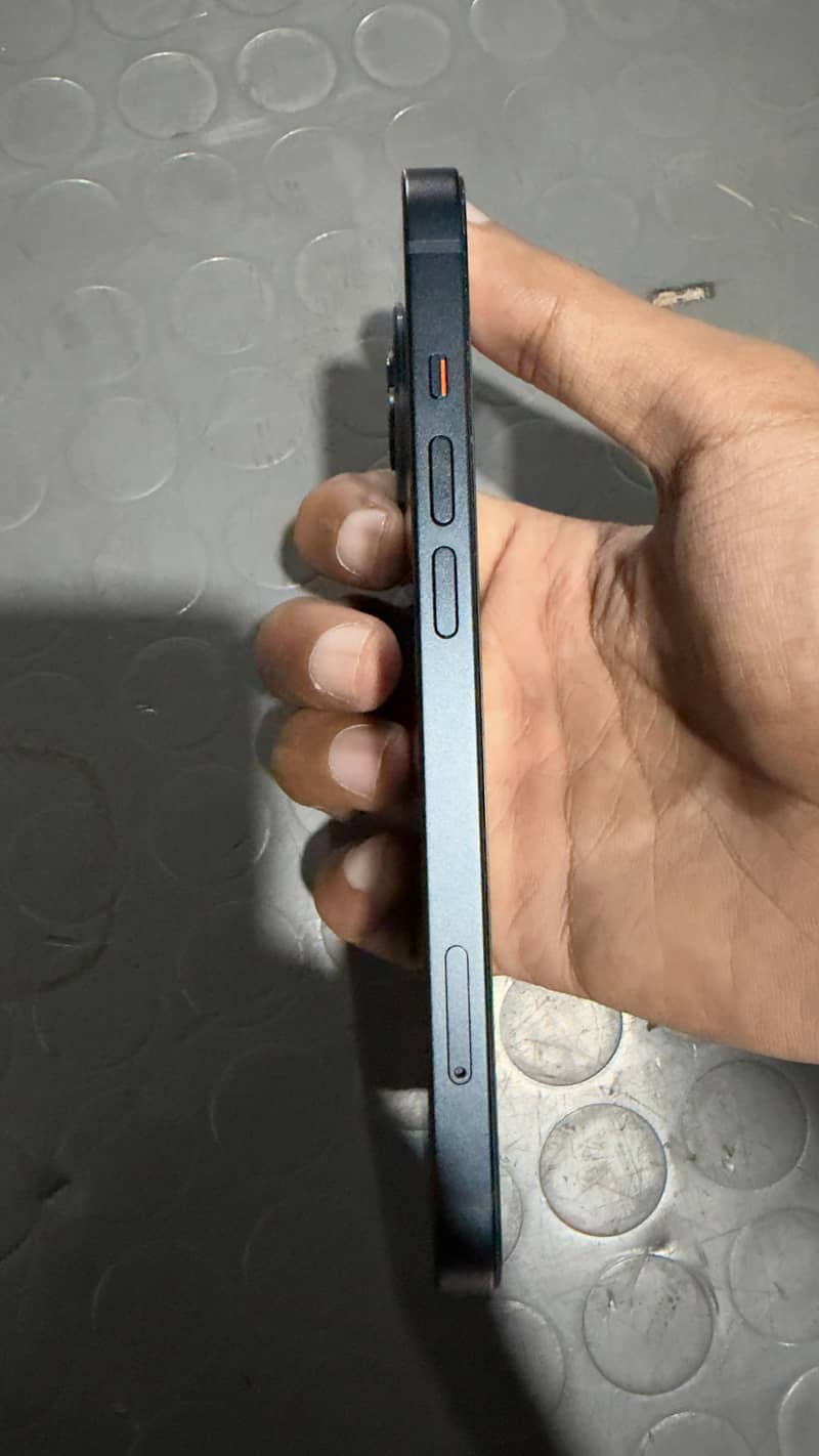 Apple iPhone 13 2