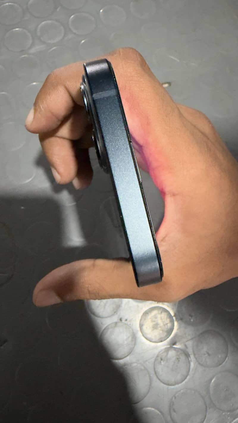 Apple iPhone 13 5