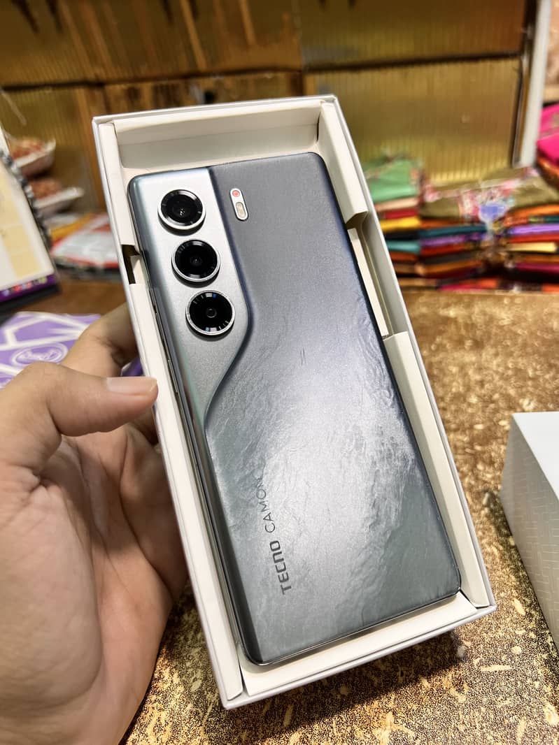 Tecno CAMON 40 Pro 0