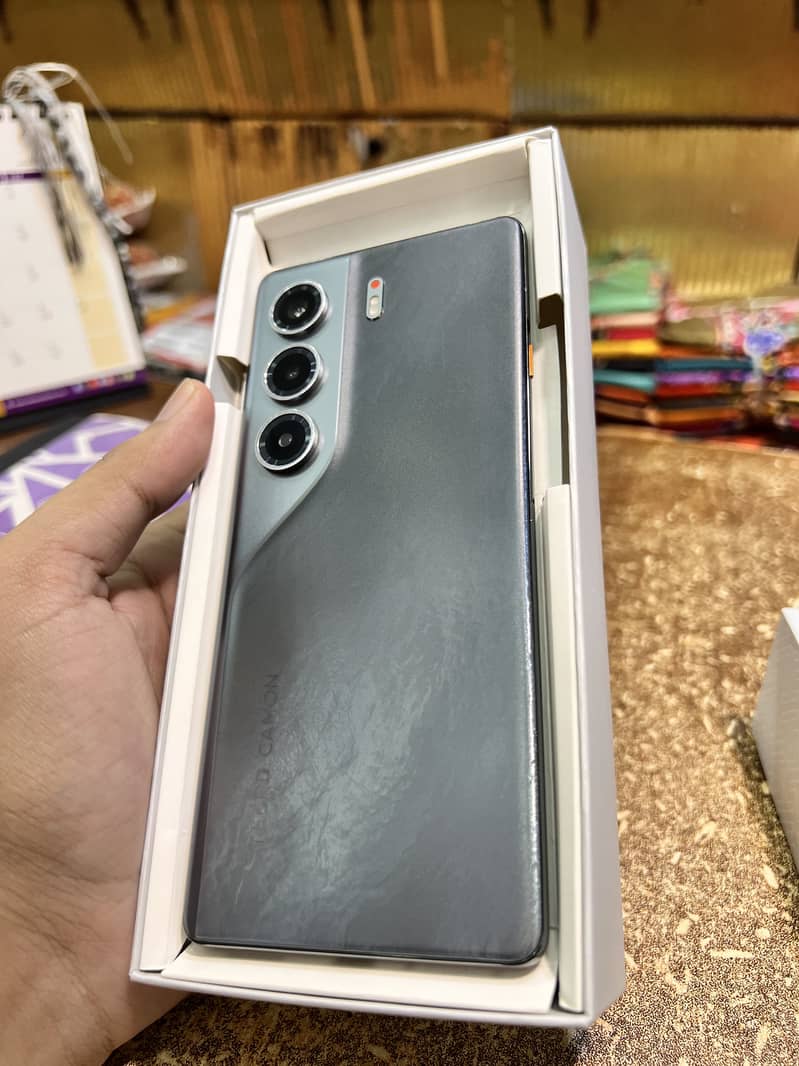 Tecno CAMON 40 Pro 1