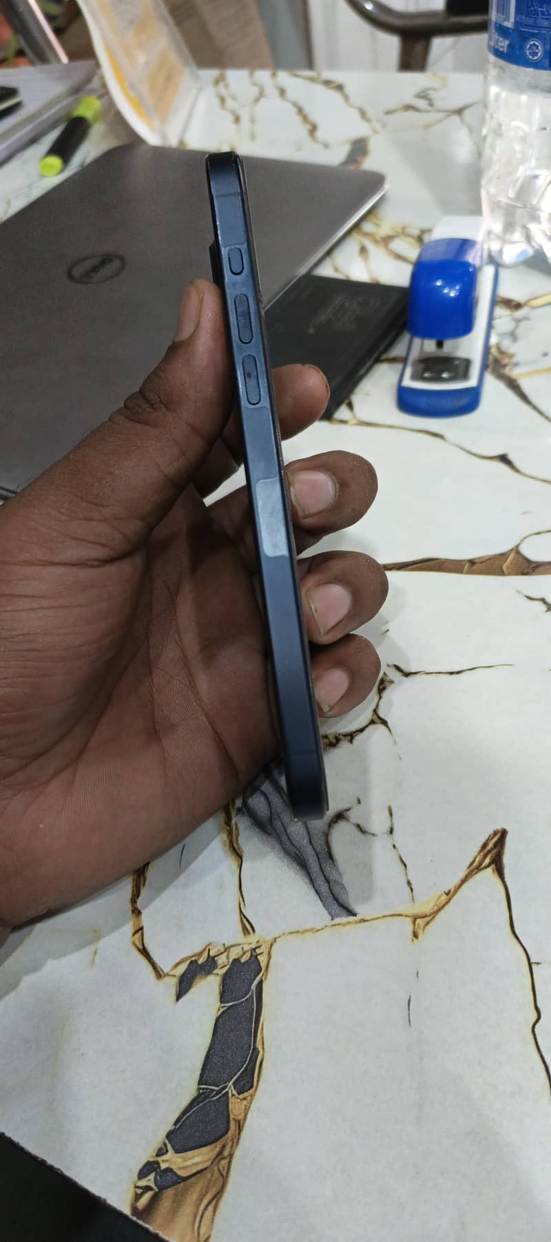 Apple iPhone 15 Pro Max 2