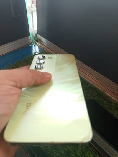 Vivo Y100