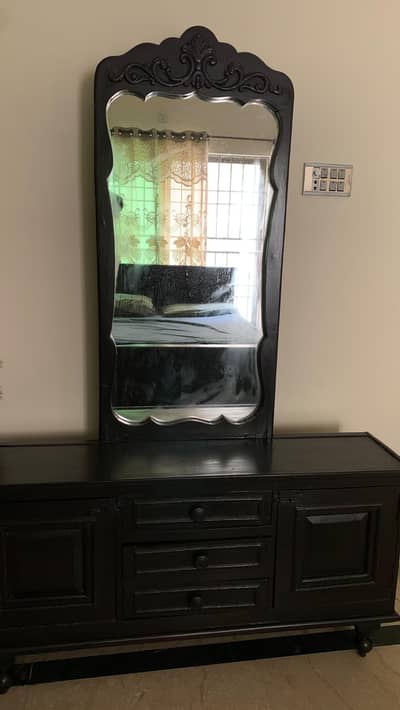 Wood dressing table