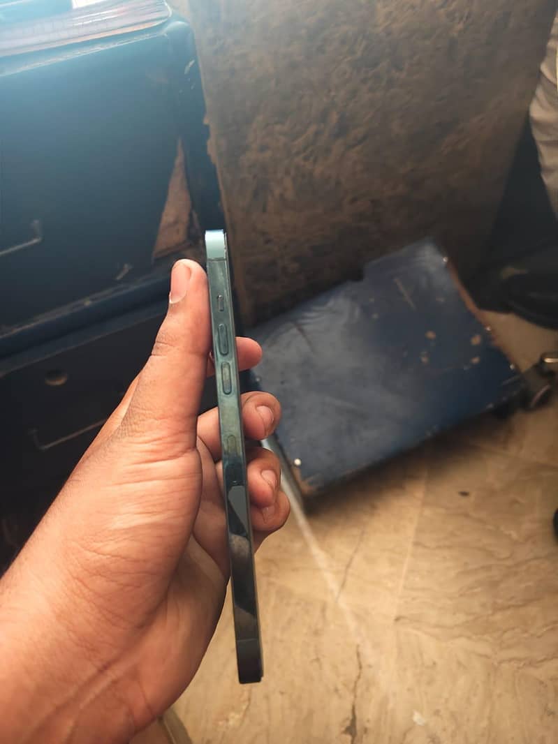 Apple iPhone 12 Pro Max 4