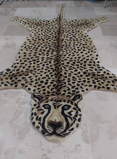 Leopard carpet