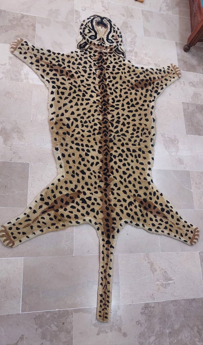 Leopard carpet 3