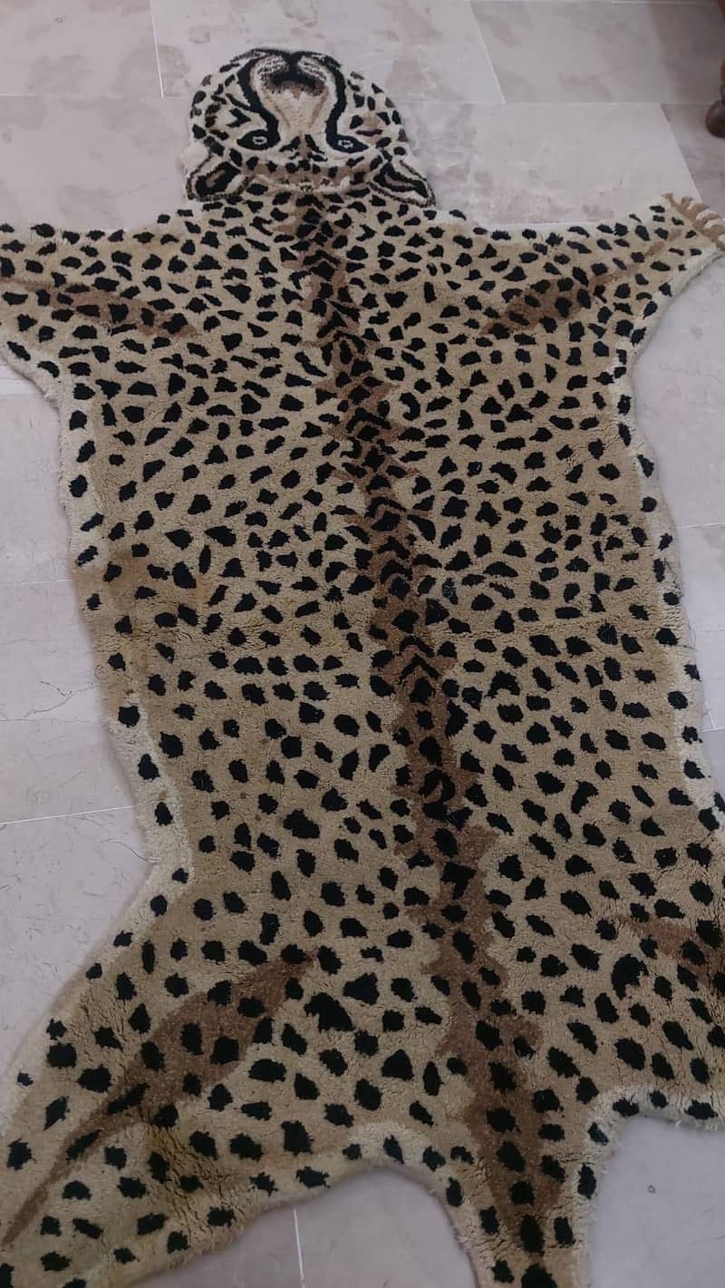 Leopard carpet 4