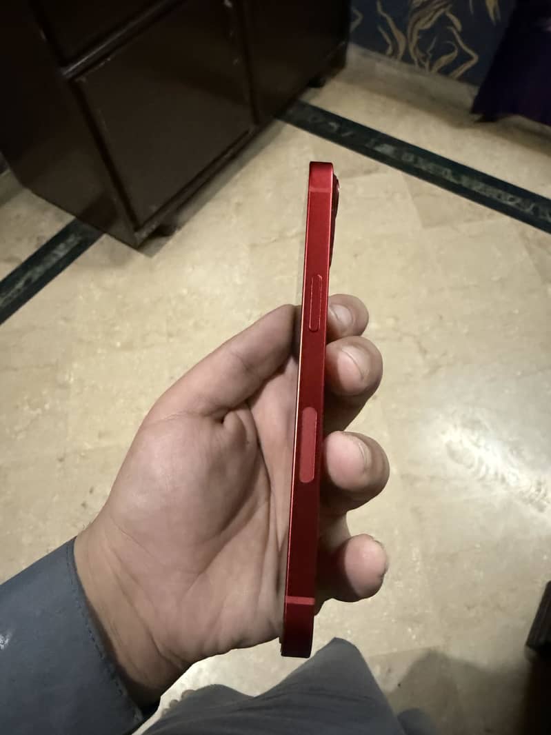 iPhone 13 4