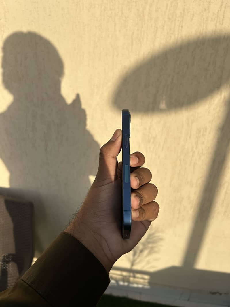Apple iPhone 13 2