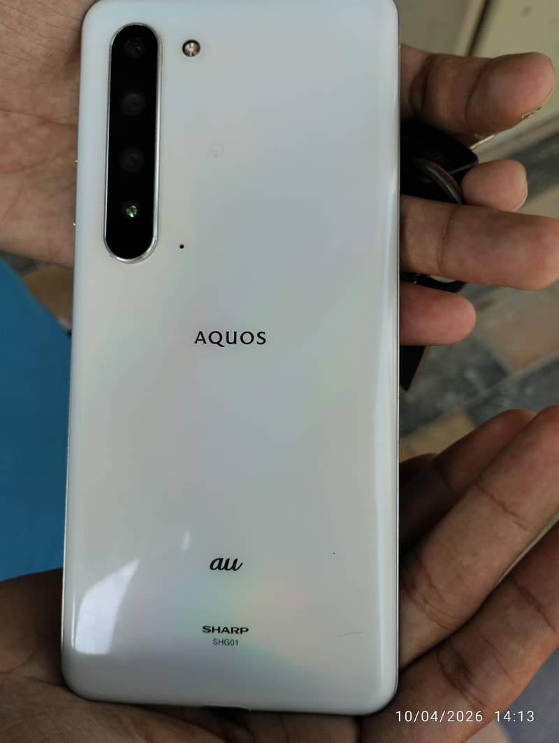 Sharp Aquos R5G 1