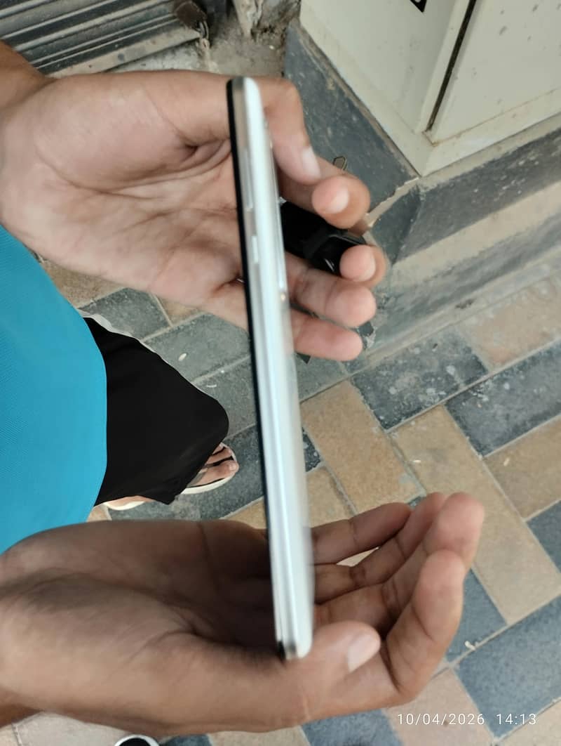 Sharp Aquos R5G 3