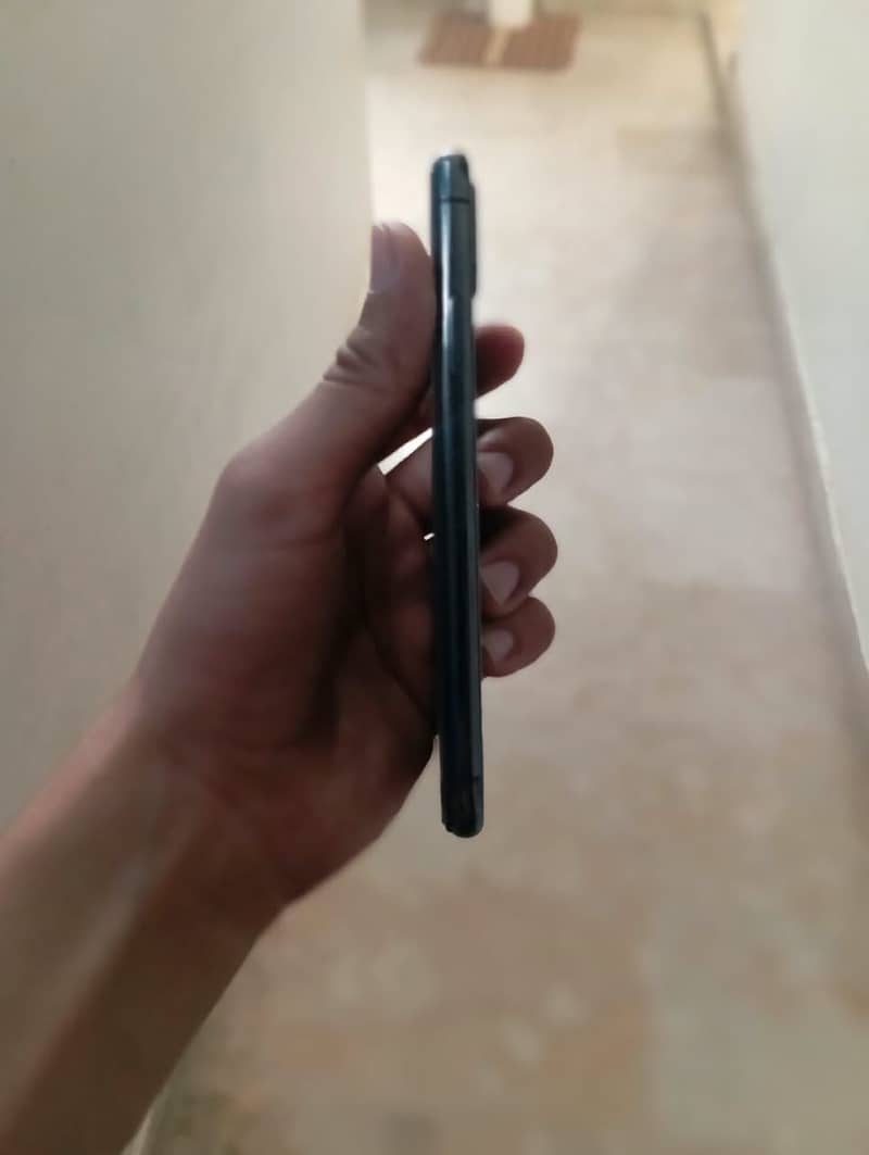 Apple iPhone X 4