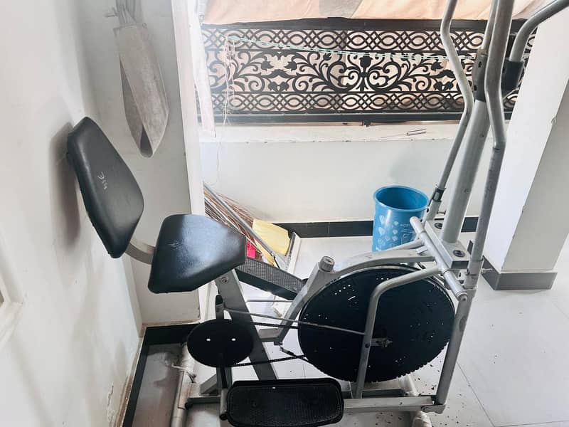 Elliptical Cross Trainer Exercise Machine 1