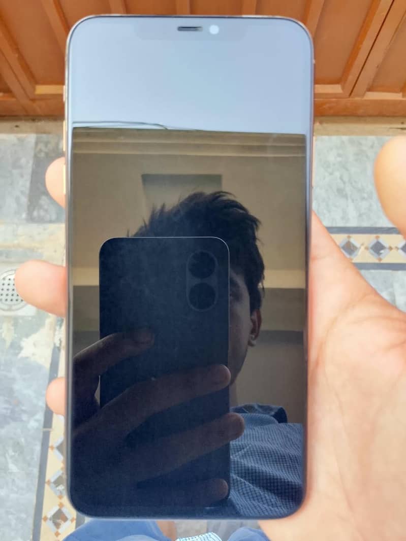 Apple iPhone 11 Pro Max 2