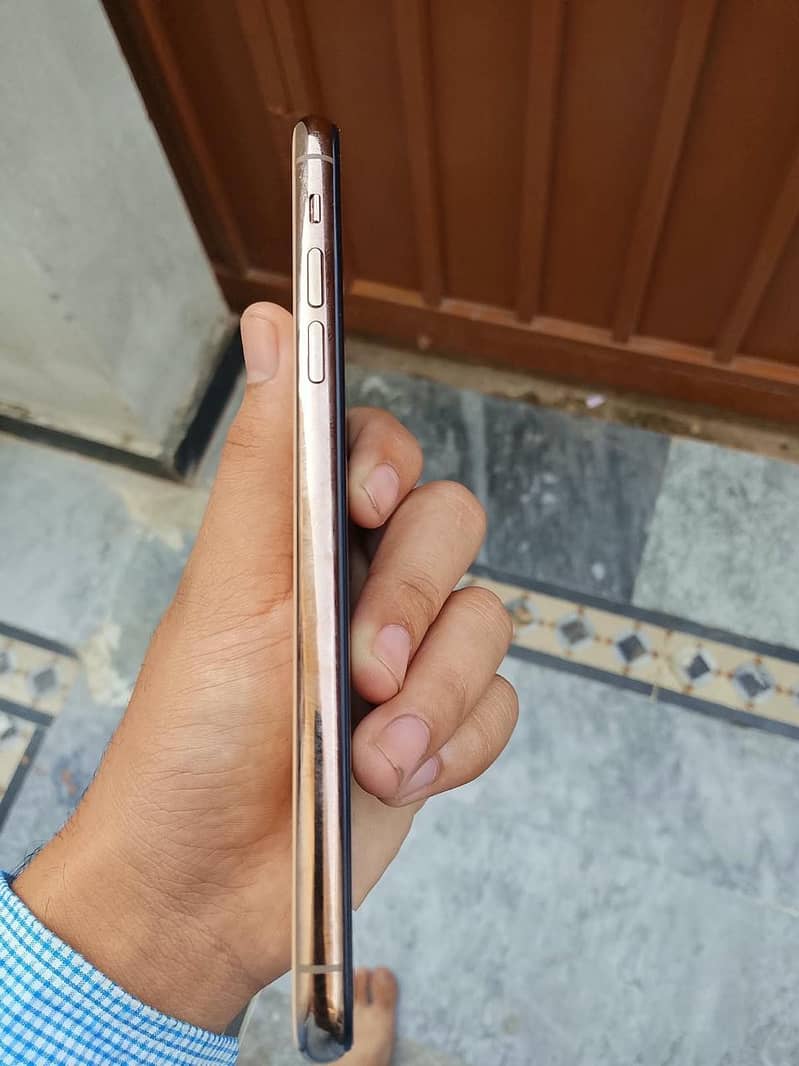 Apple iPhone 11 Pro Max 3