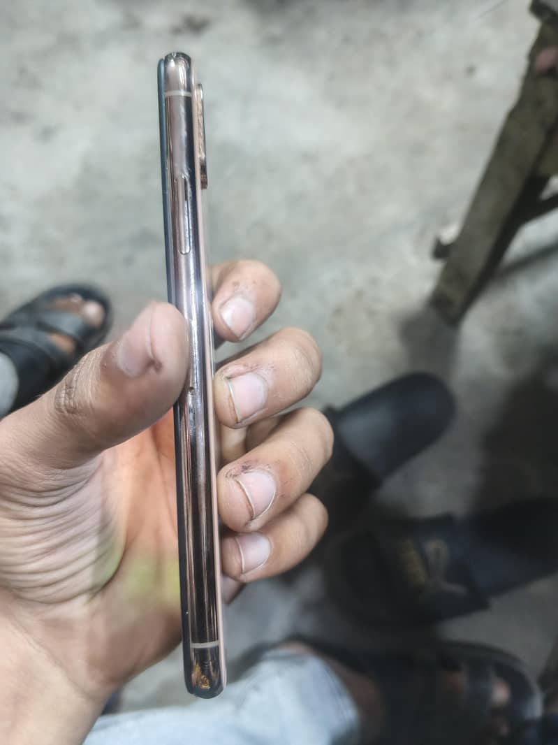 Apple iPhone XS 1
