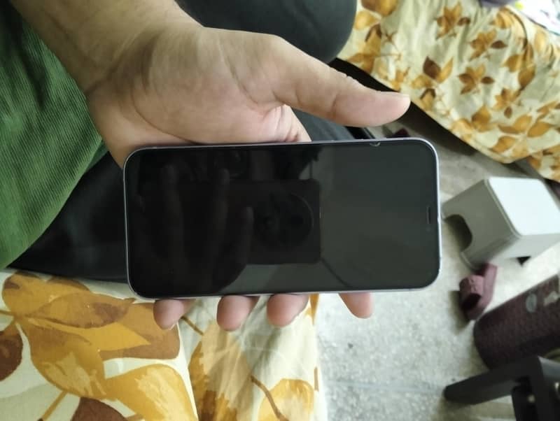 Apple iPhone 12 3