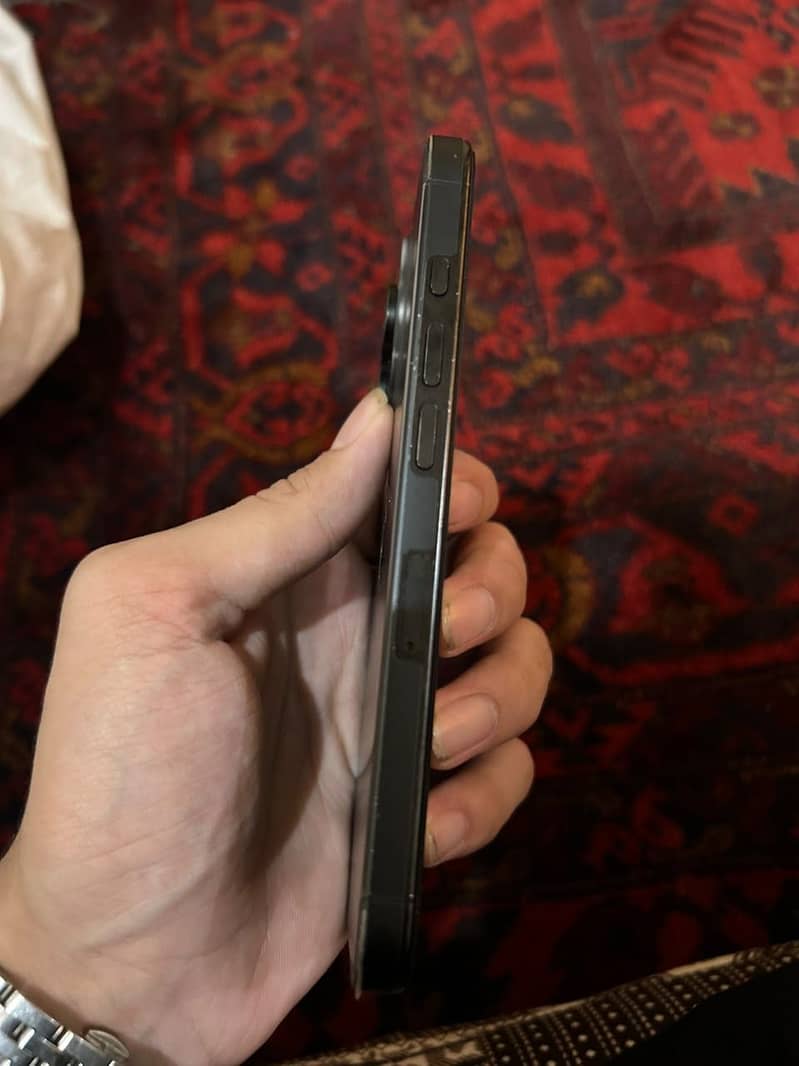 Apple iPhone 16 Pro 1
