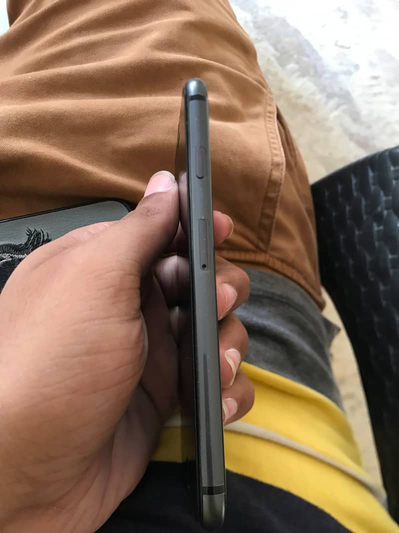 Apple iPhone 8 6