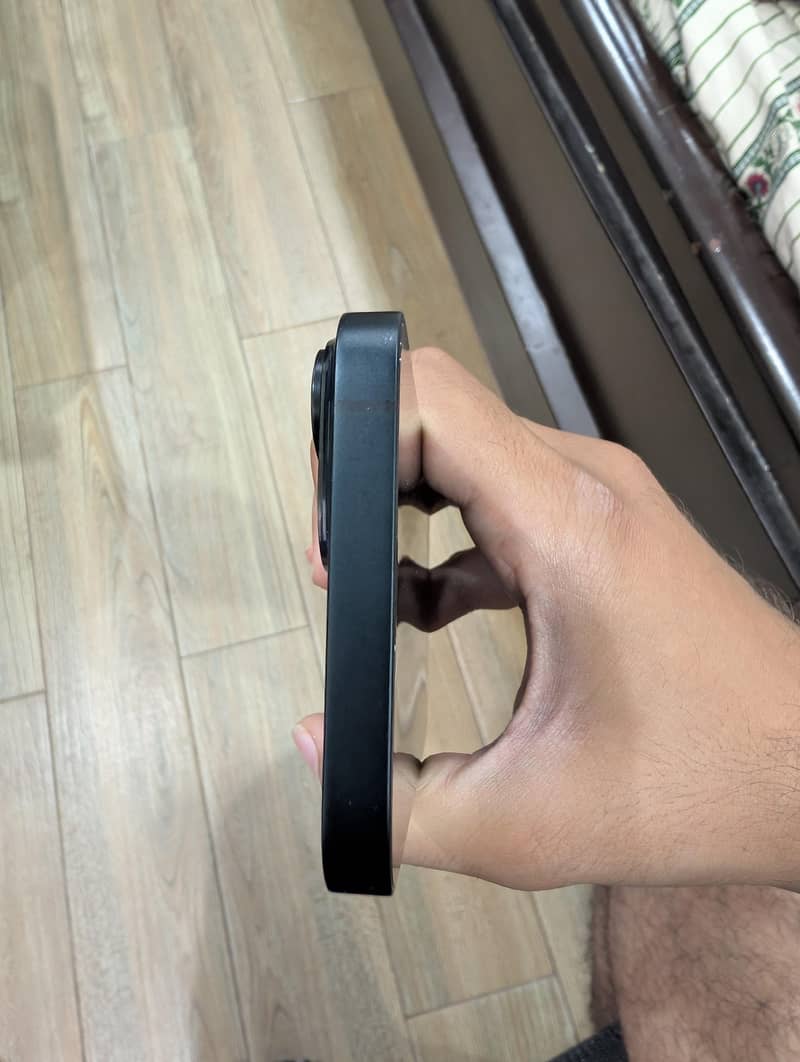Apple iPhone 14 4