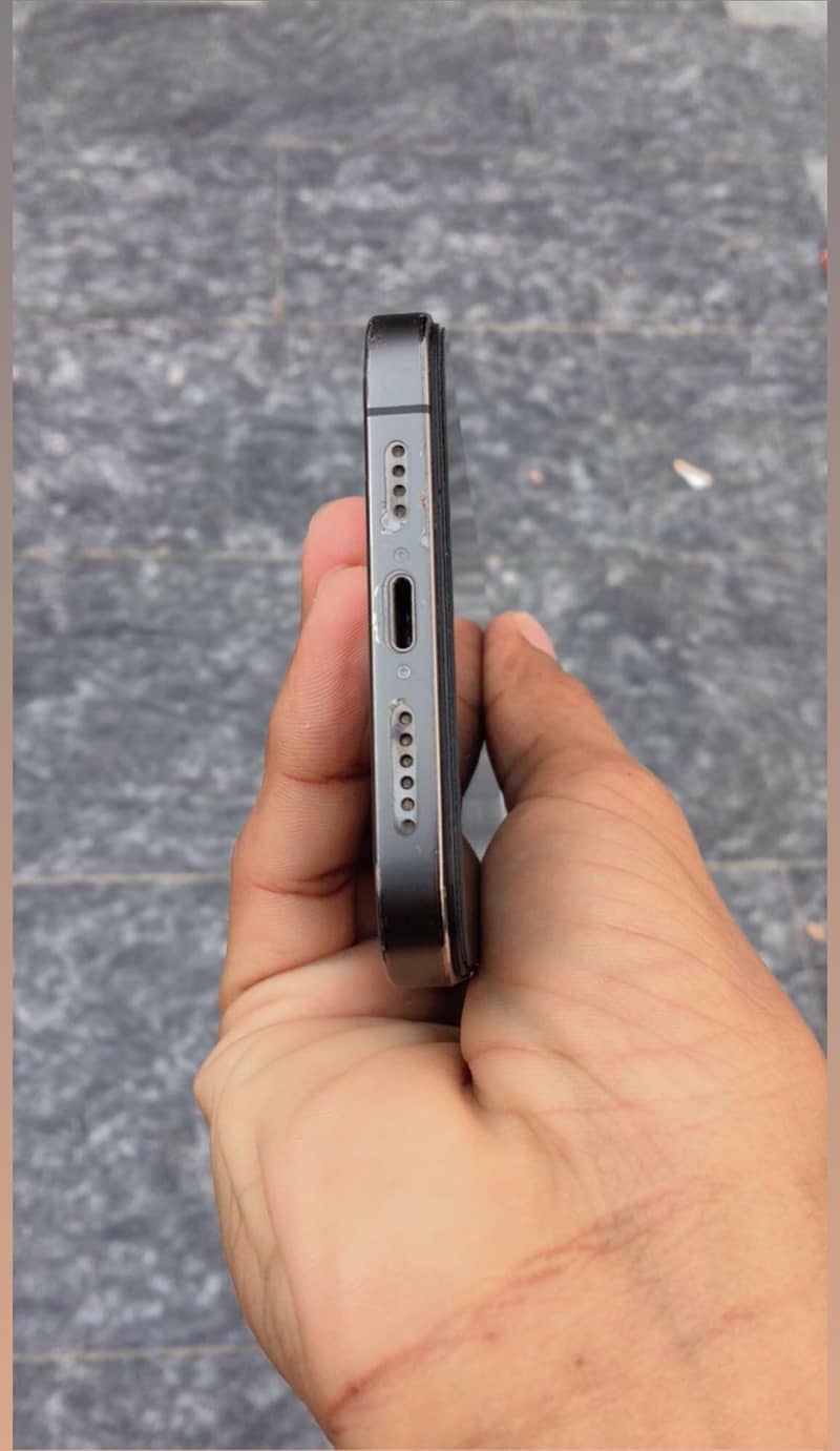 iPhone 12 Pro Max 4