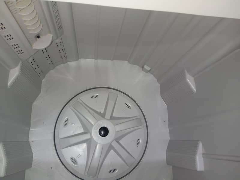 FULL SIZE WASHING MACHINE 1