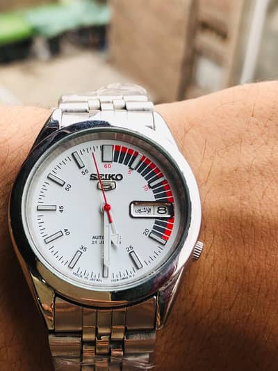 seiko5  automatic white colour dial 7s26 machine full in new condition