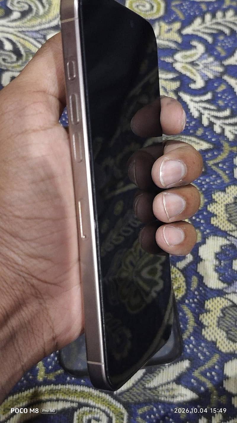 Apple iPhone 16 Pro Max 1
