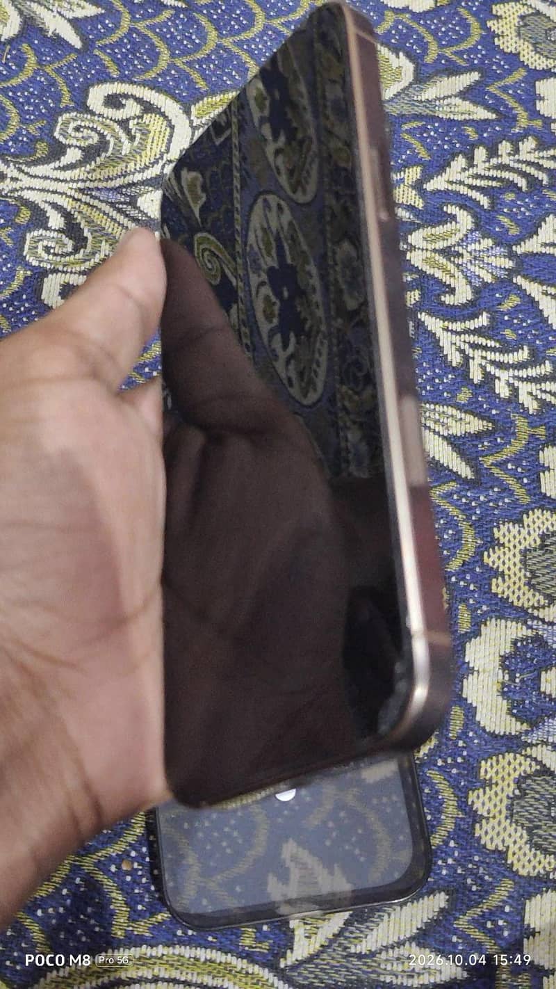 Apple iPhone 16 Pro Max 2
