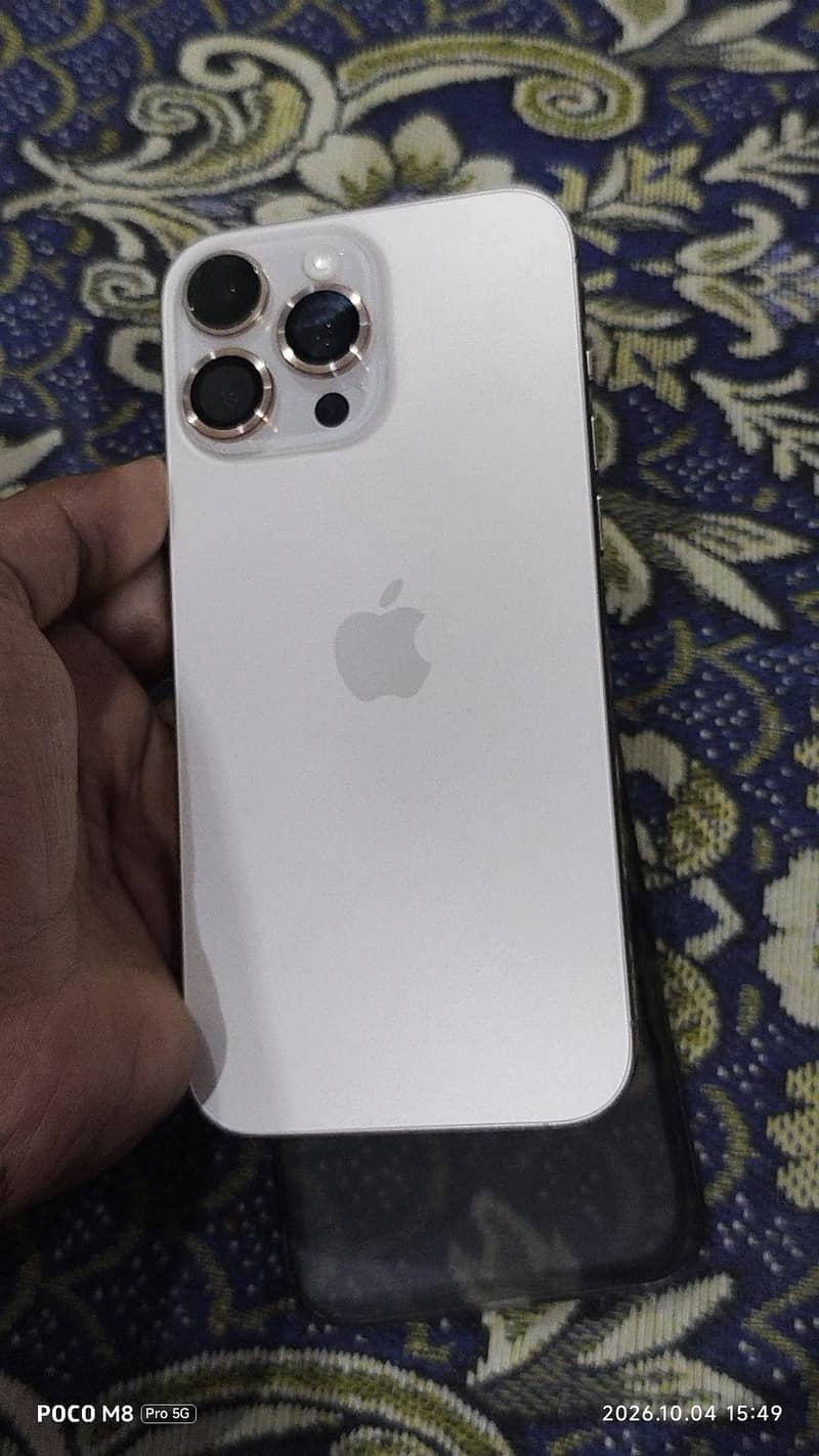 Apple iPhone 16 Pro Max 4