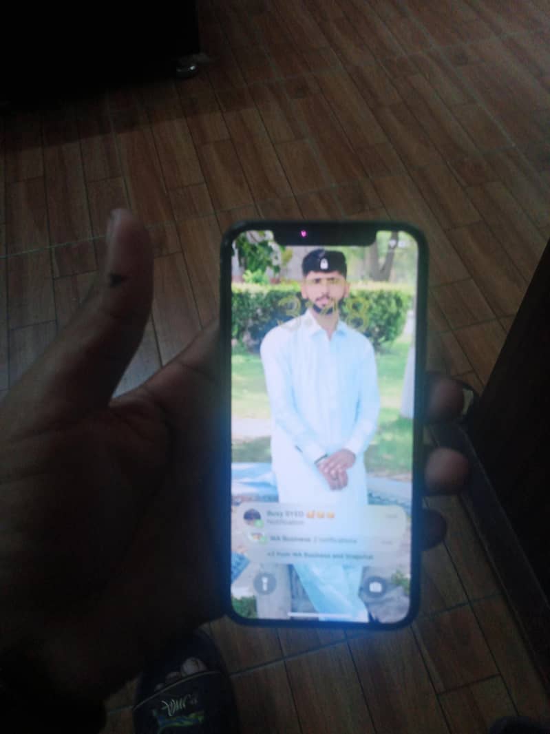 Apple iPhone X 4
