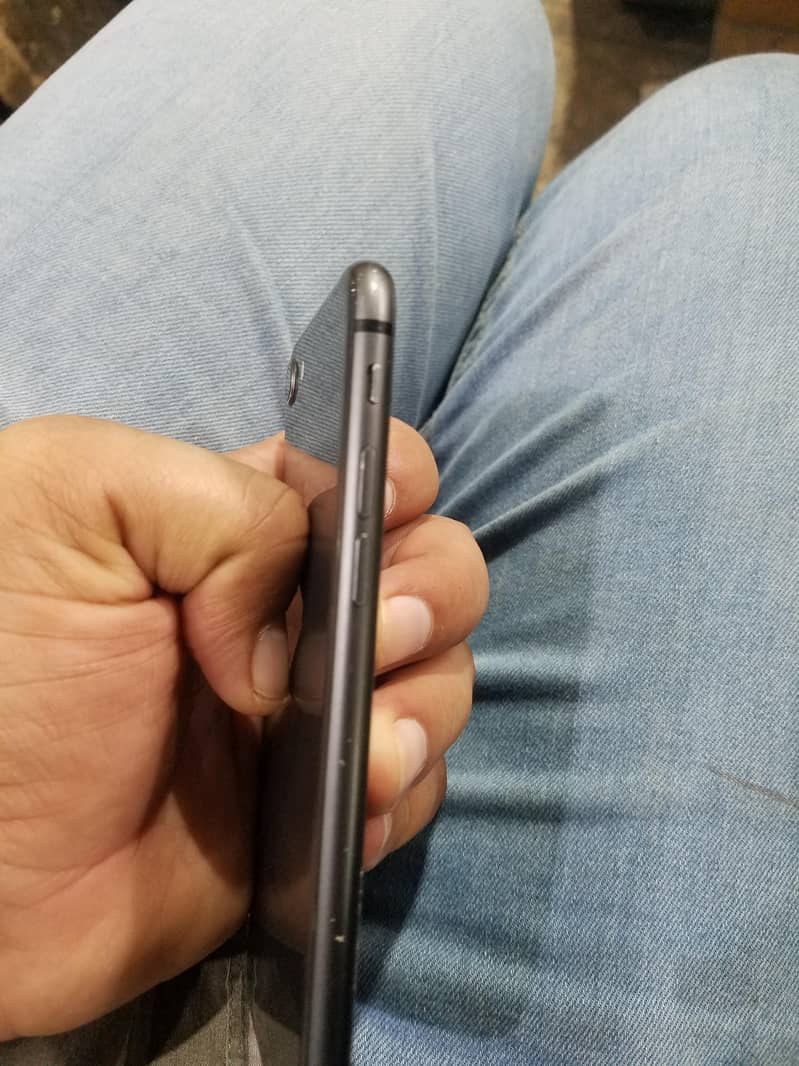 Apple iPhone 8 3