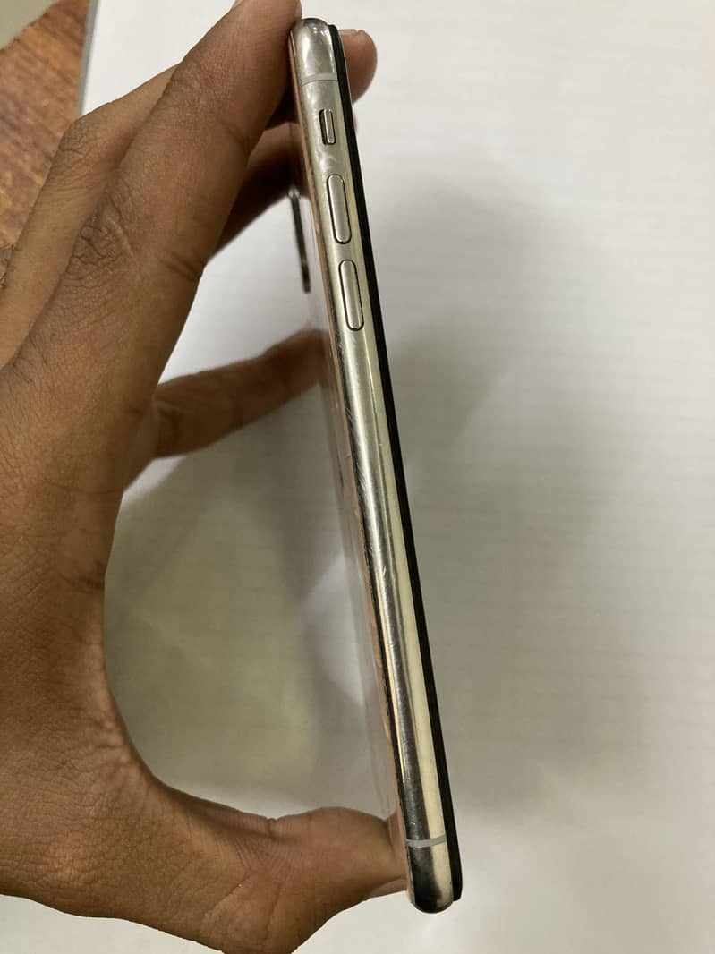 Apple iPhone X 5