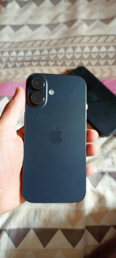 Apple iPhone 16