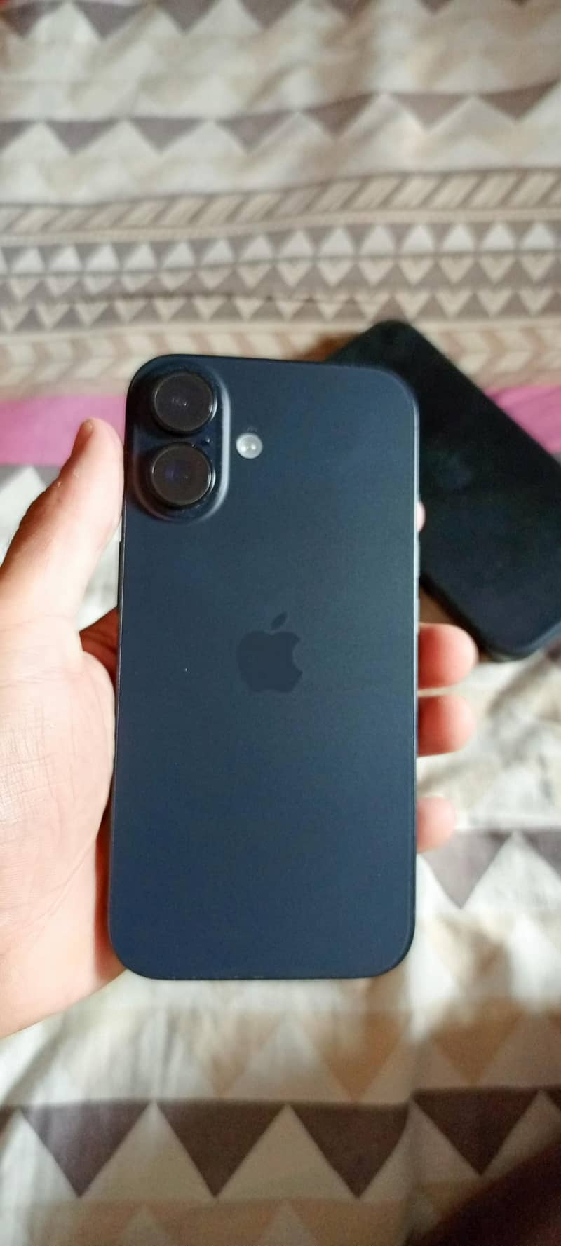 Apple iPhone 16 0