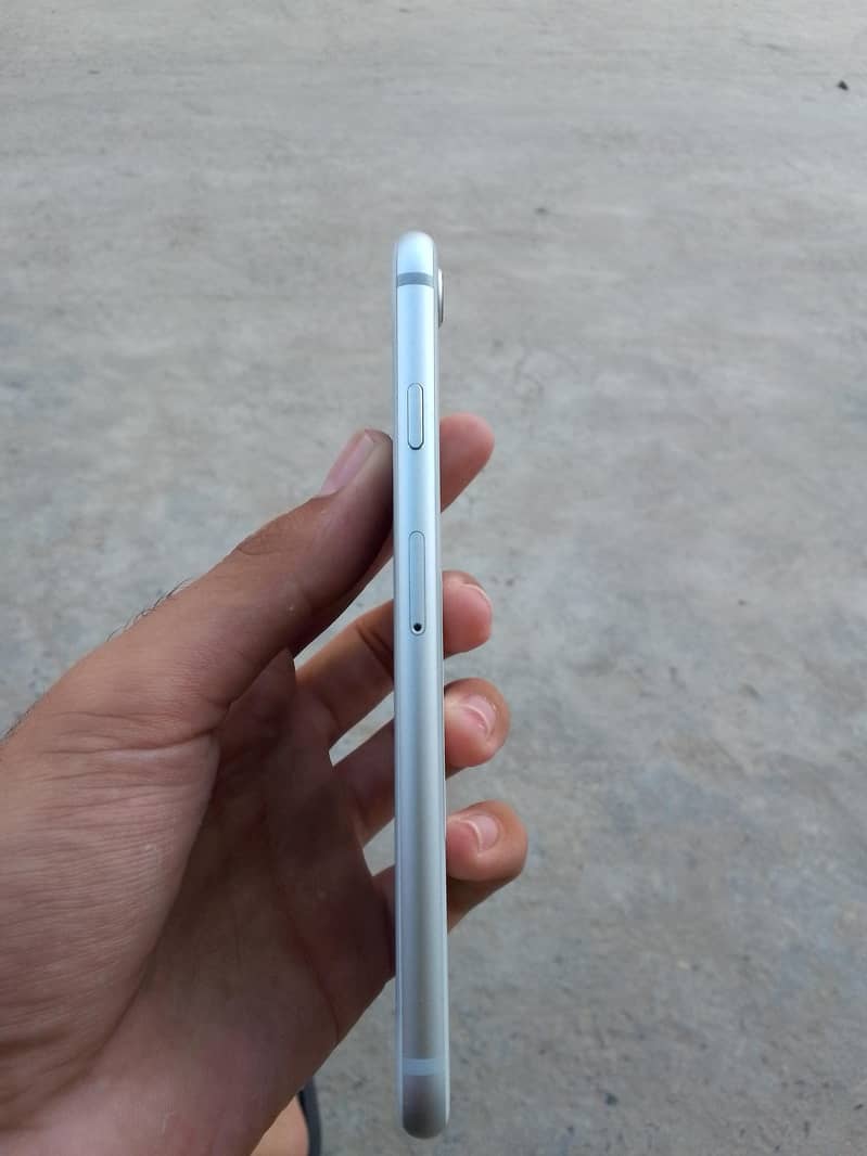 Apple iPhone 8 1