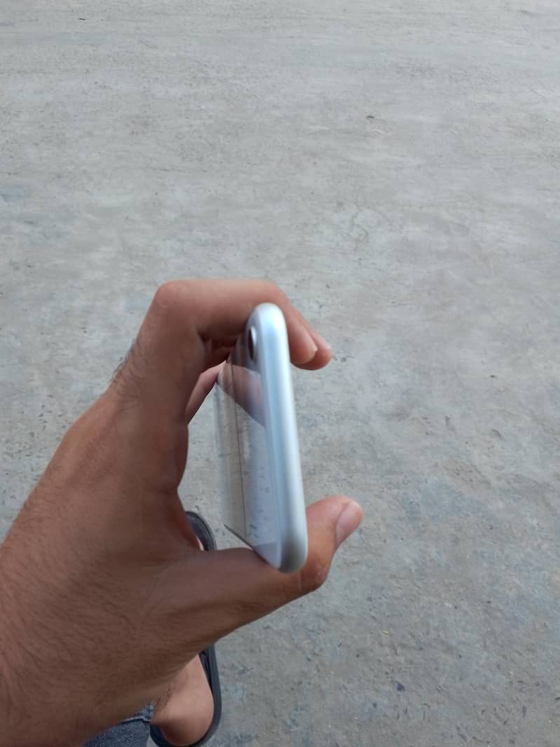 Apple iPhone 8 3