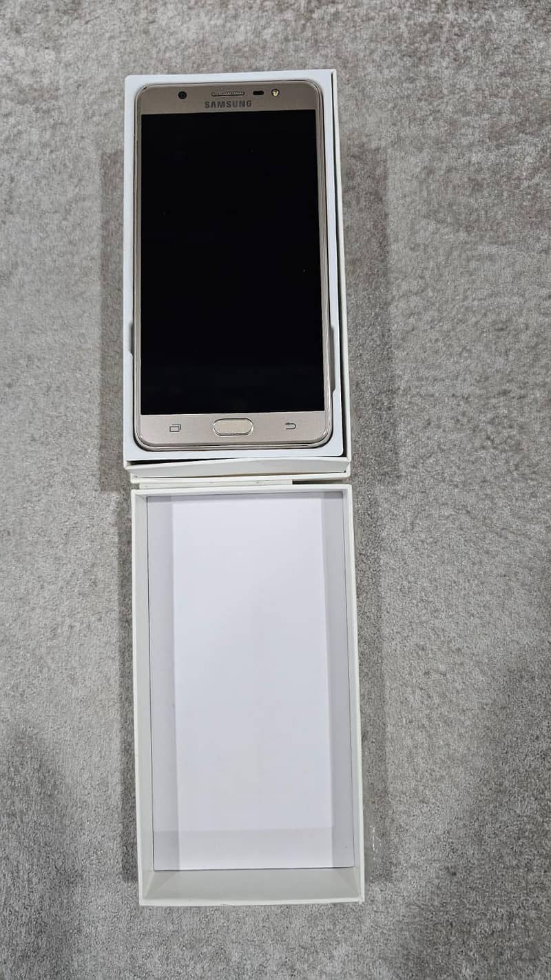 galaxy j7 max 3