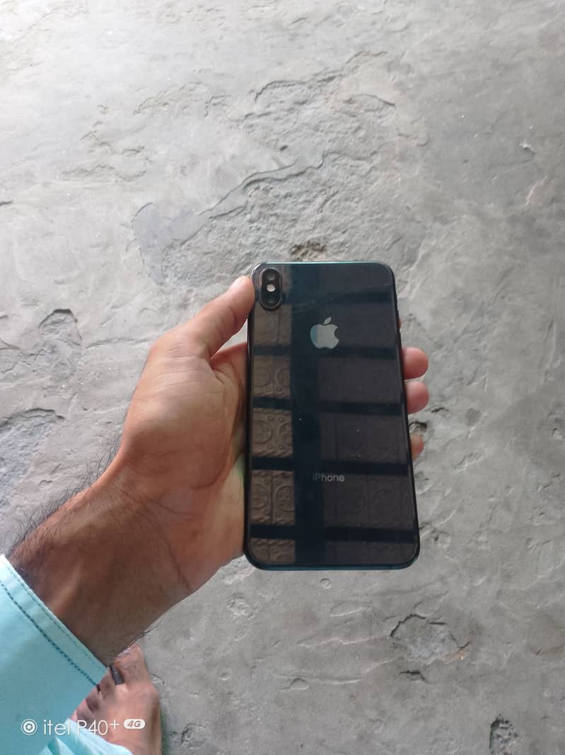 Apple iPhone XS Max 3