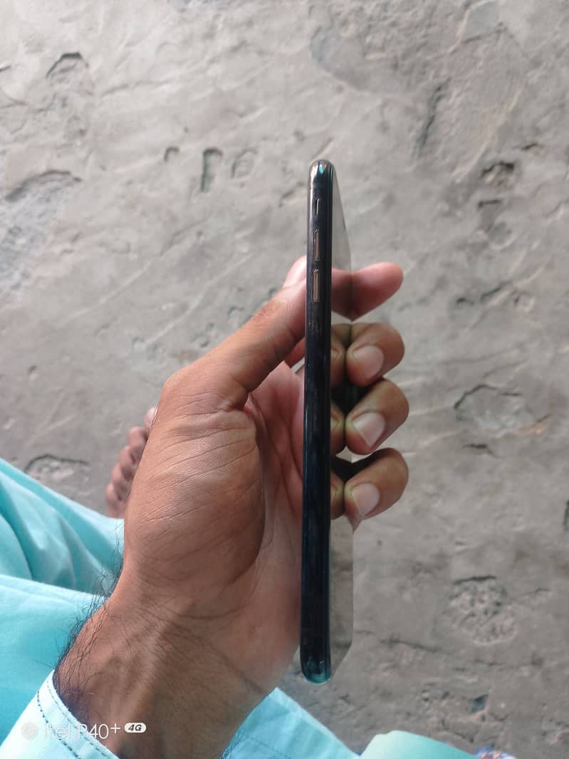 Apple iPhone XS Max 5